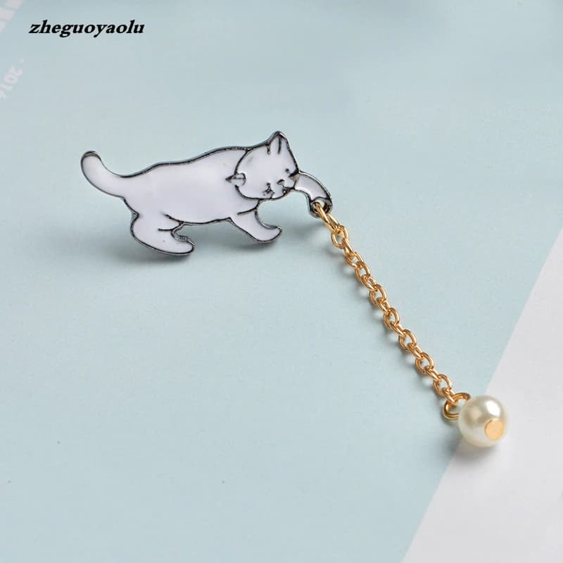 Criativo Bonito Pouco de Branco Pérola Pinos Broche de Gato Chic Fashion Jóias Bijoux Broche Pins E Broches Mulheres Melhor Presente Atacado