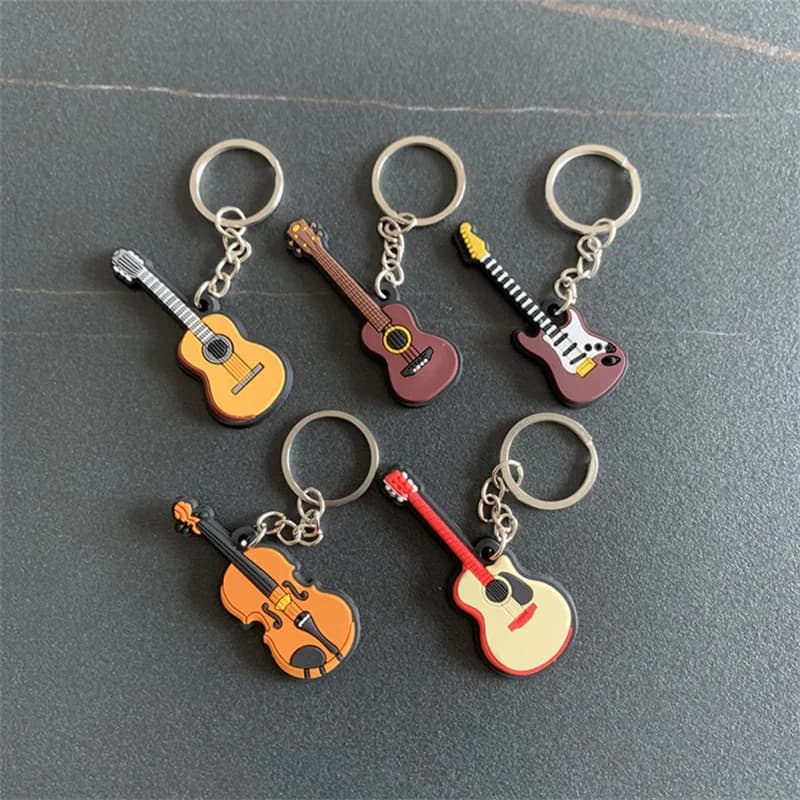 Criativo mini instrumento musical chaveiro bonito silicone guitarra piano saxofone chaveiro mochila carro ornamento músico jóias